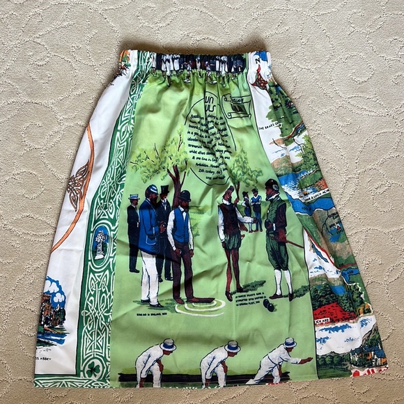 Elastic print skirt in green. Mint condition. Free size - Picture 3 of 4